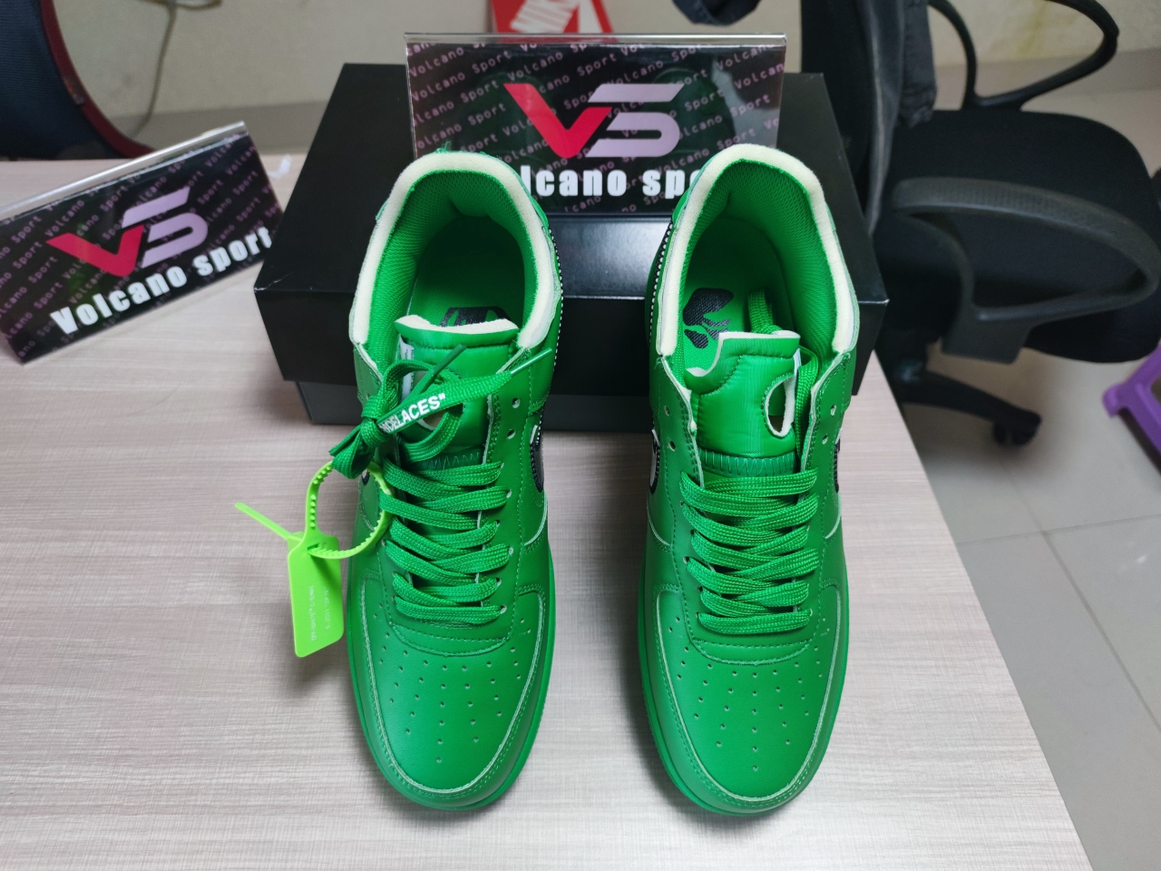 Off-White™ x Air Force 1 Low Light Green Spark DX1419 300