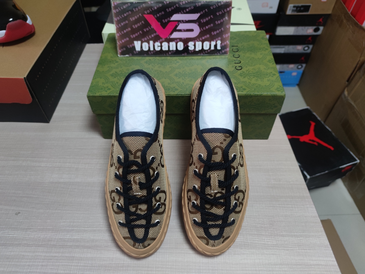 GUCCI Maxi GG Low Top Beige Ebony