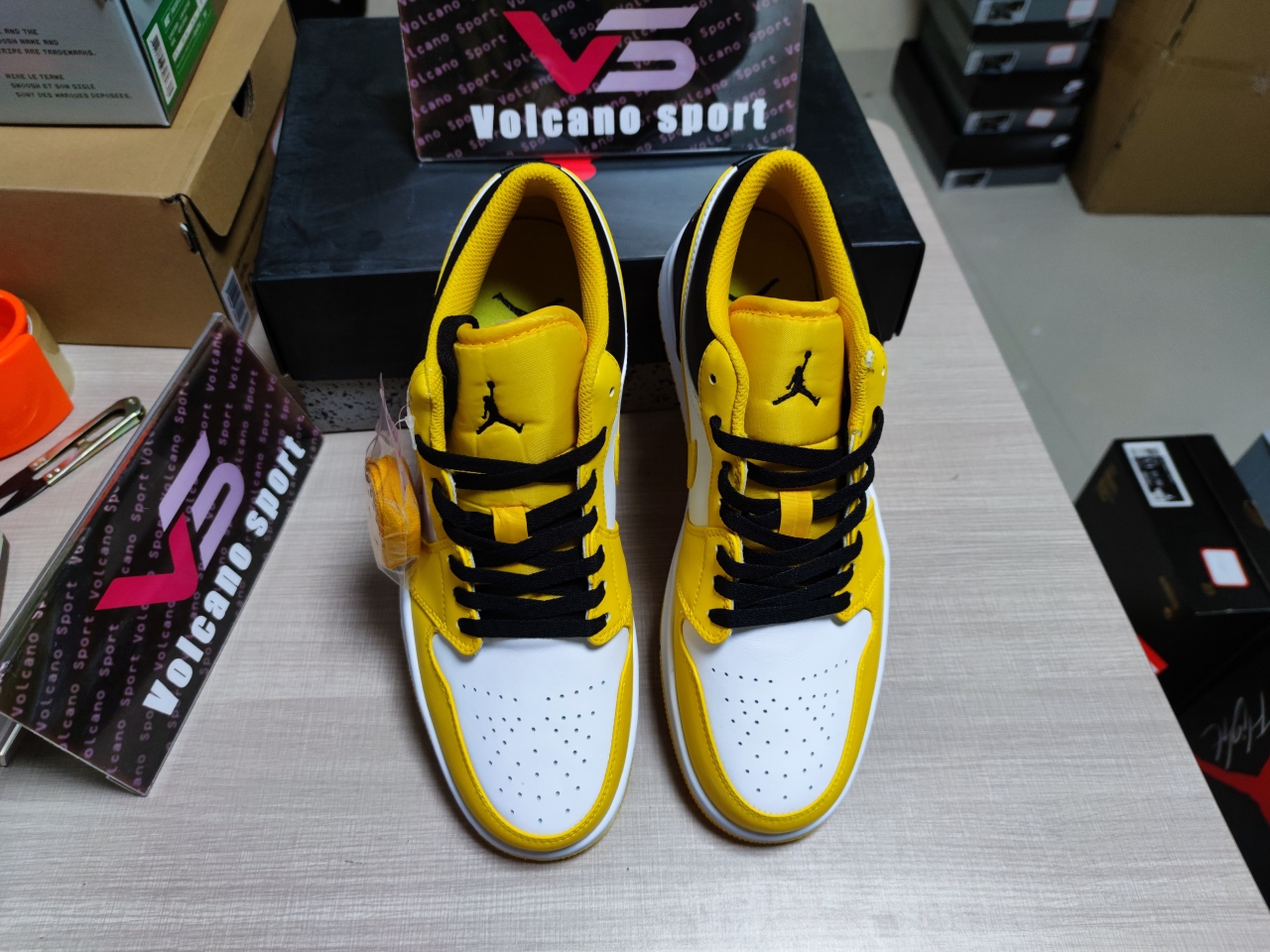 Jordan 1 Low Taxi 553560 701