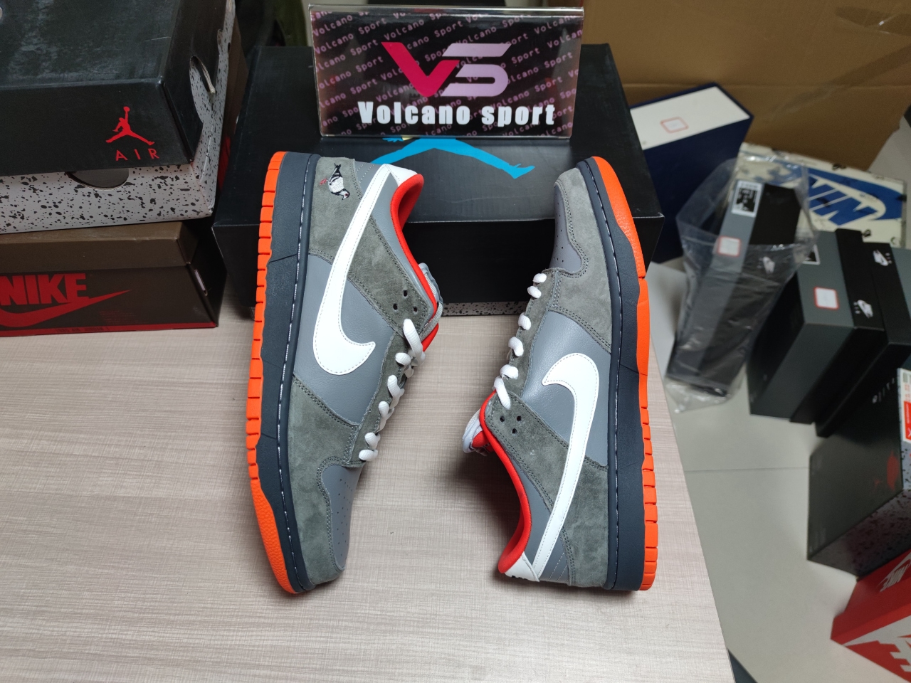 SB Dunk Low Staple NYC Pigeon 304292 011