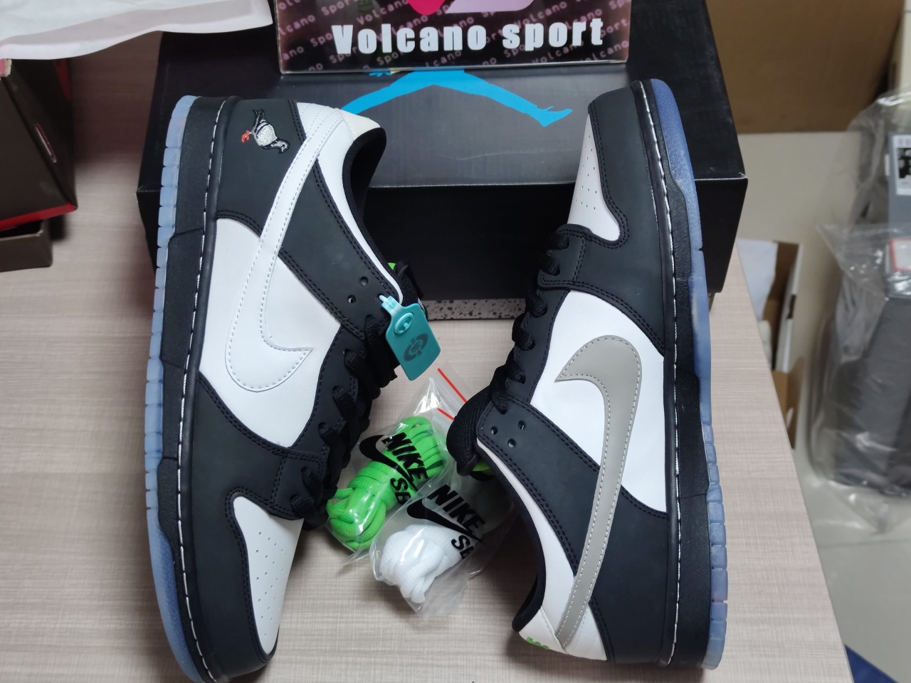 SB Dunk Low Staple Panda Pigeon BV1310 013