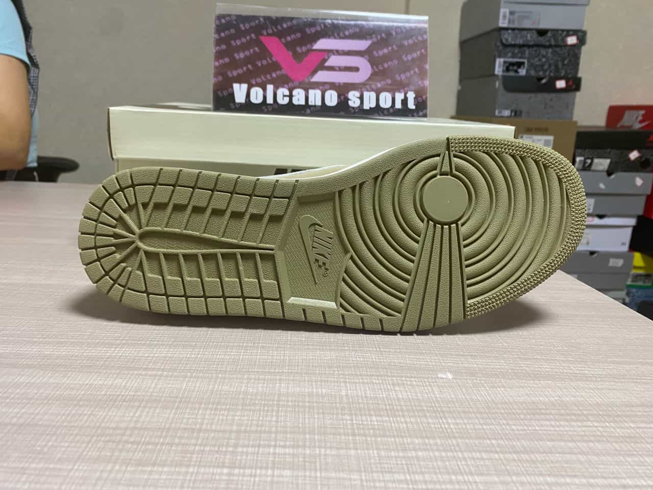 Travis Scott x Air Jordan 1 Low Golf FZ3124-200