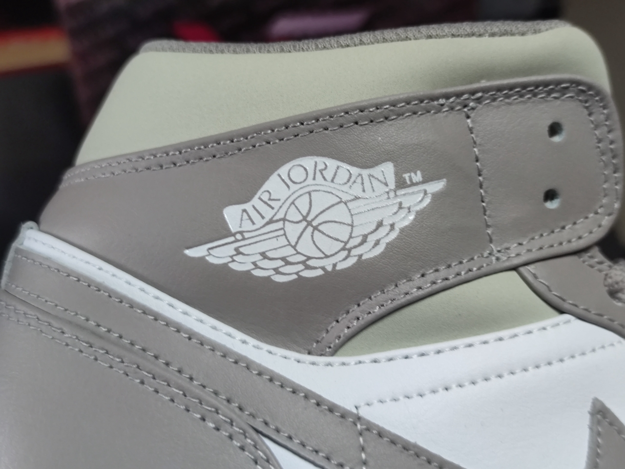 Jordan 1 Mid Linen 554724 082