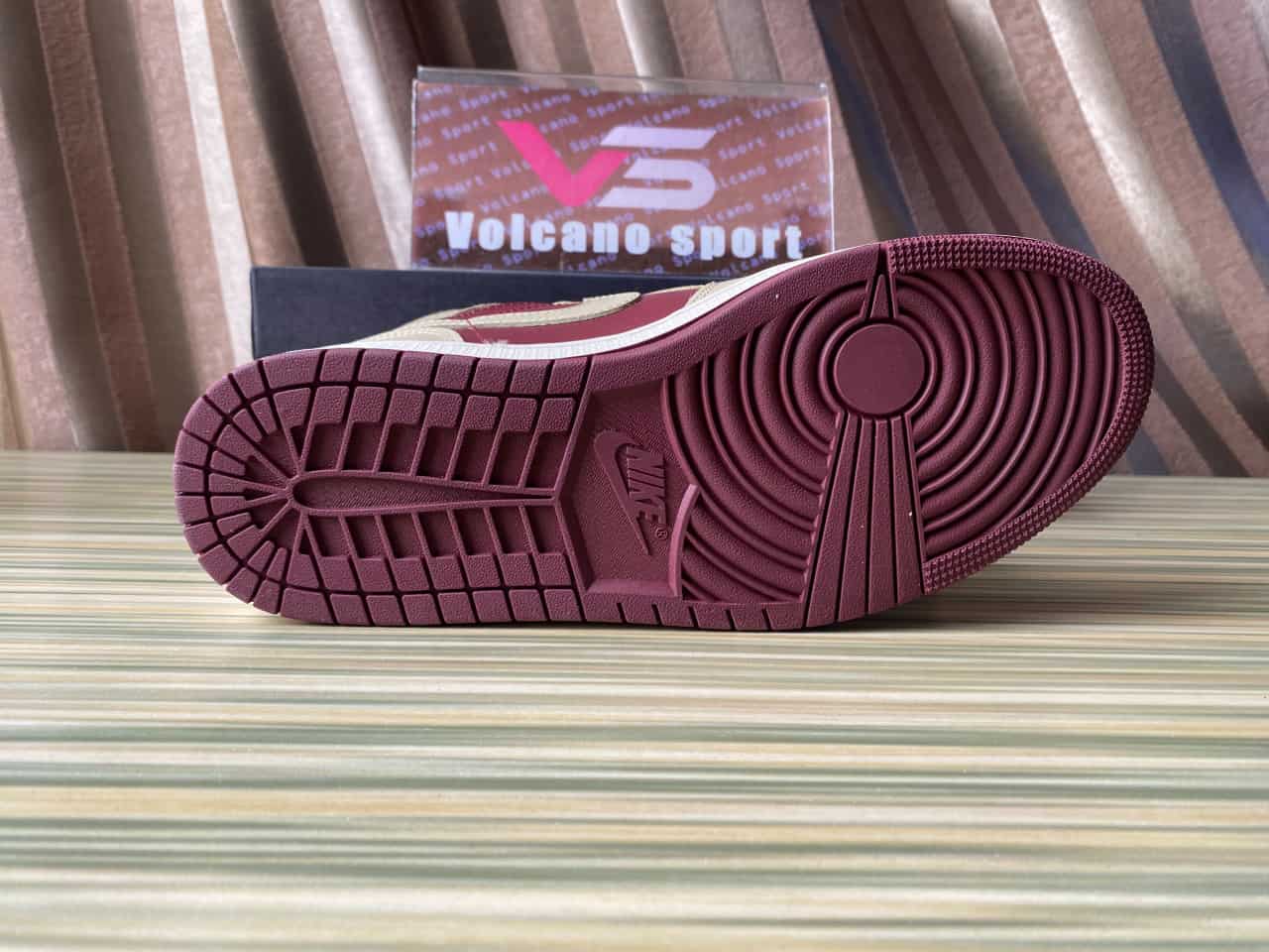 Jordan 1 Mid SE Split Beach Cherrywood Red DR0501-200