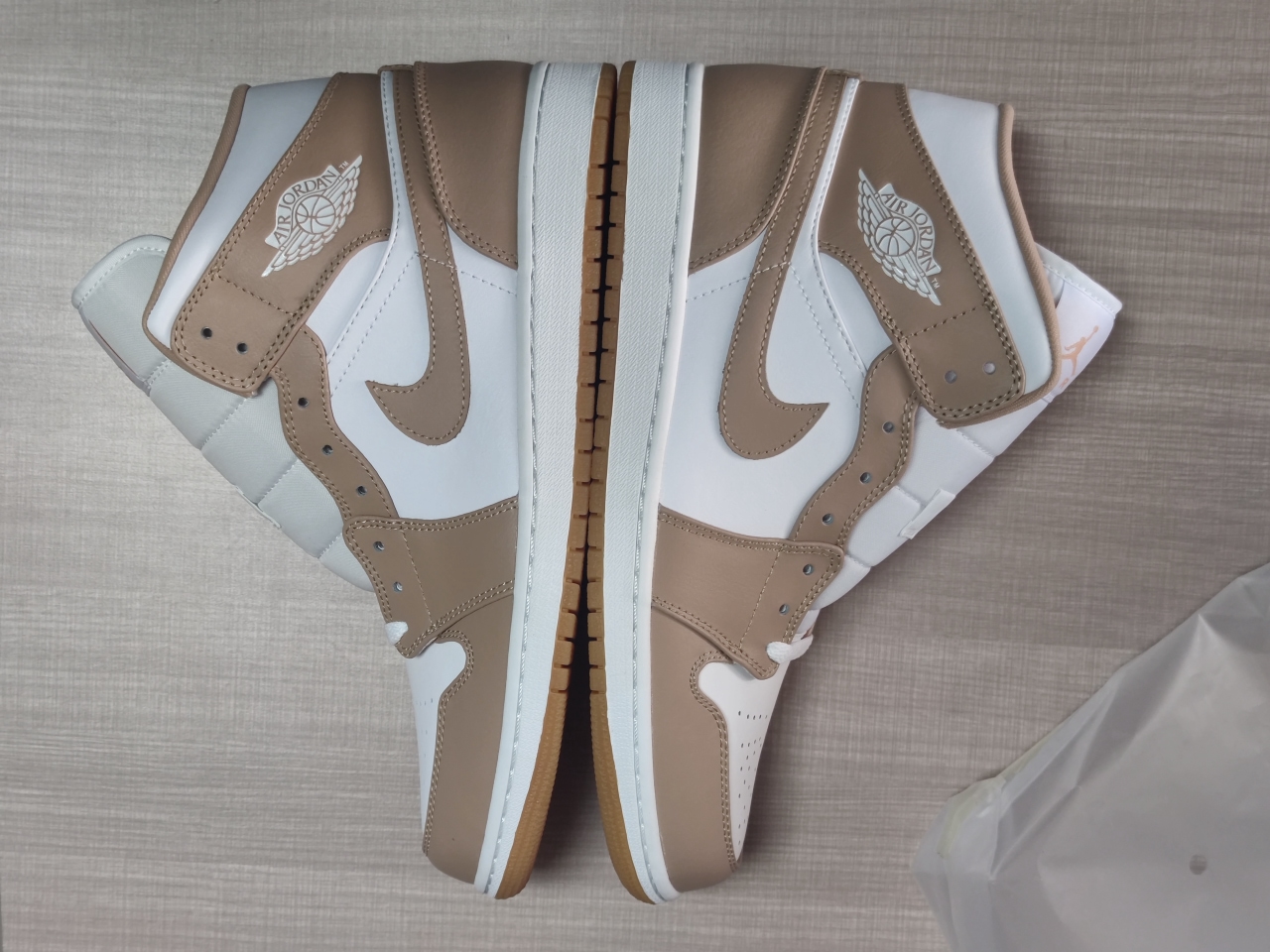 Jordan 1 Mid Tan Gum 554724 271