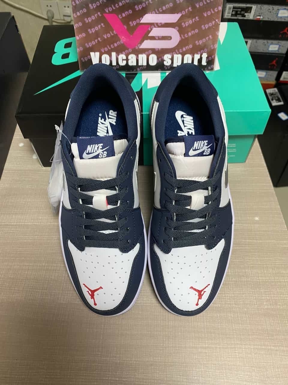 Jordan 1 Low SB Midnight Navy CJ7891-400