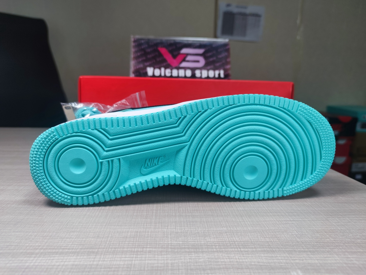 Nike Air Force 1 Low Tiffany & Co. 1837  DZ1382-900