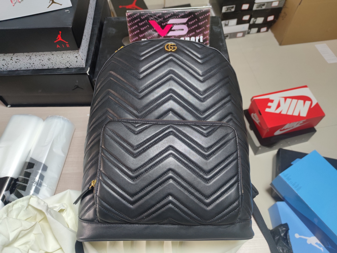 GUC*I Black Shoulder bag