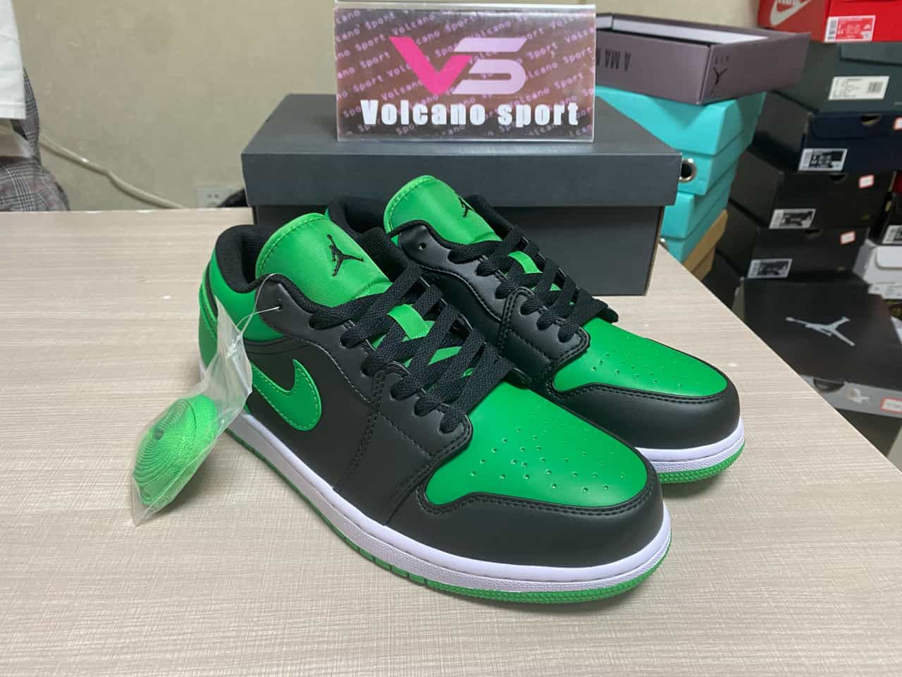 Jordan 1 Low Lucky Green 553558-065