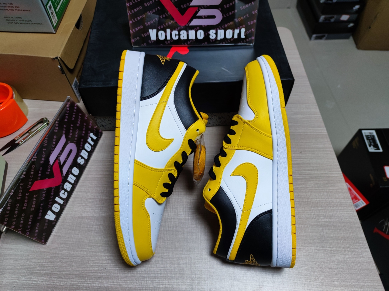 Jordan 1 Low Taxi 553560 701