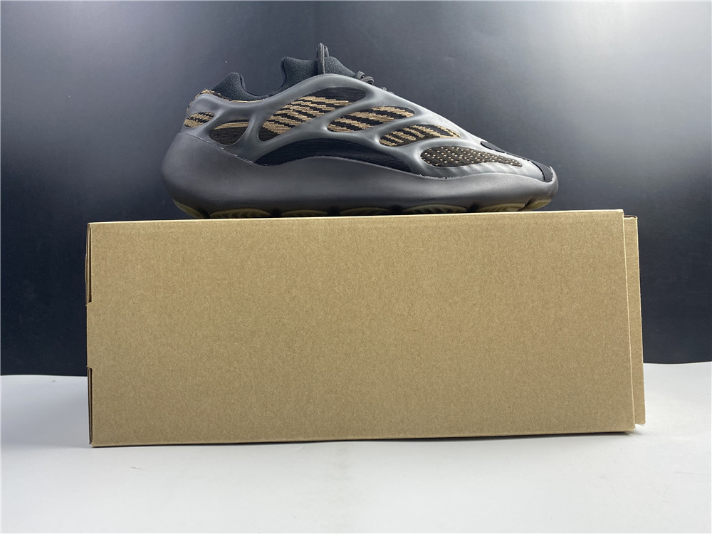 adidas Yeezy 700 V3Clay Brown