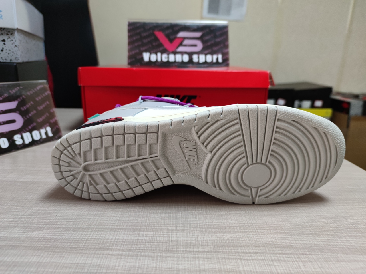 Dunk Low Off-White Lot 28 DM1602 111