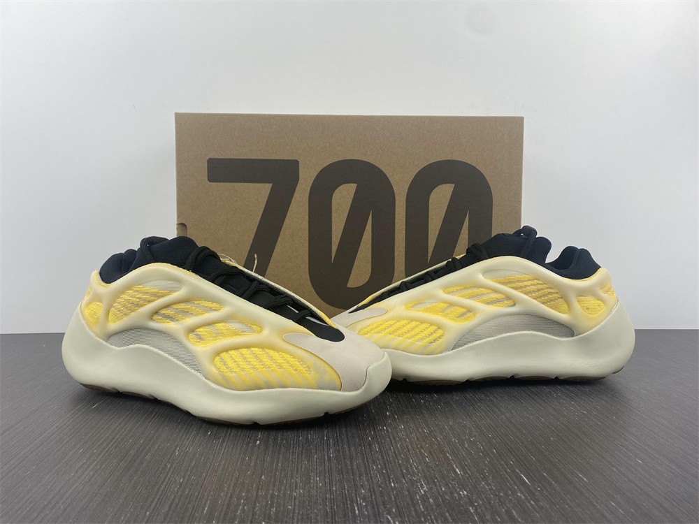 adidas Yeezy 700 V3Mono Safflower