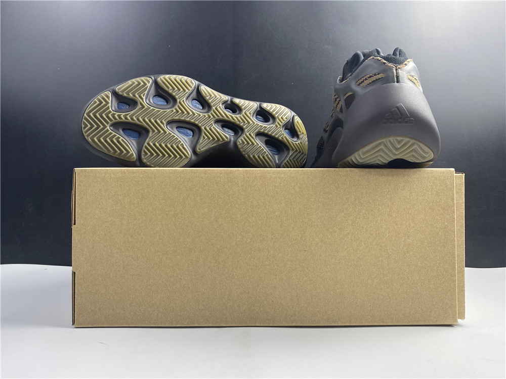 adidas Yeezy 700 V3Clay Brown