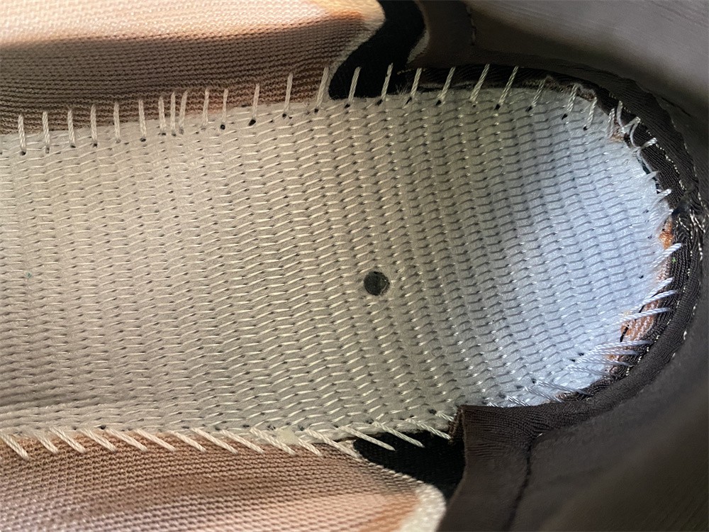 adidas Yeezy 700 V3Copper Fade