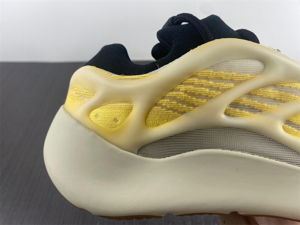 adidas Yeezy 700 V3Mono Safflower