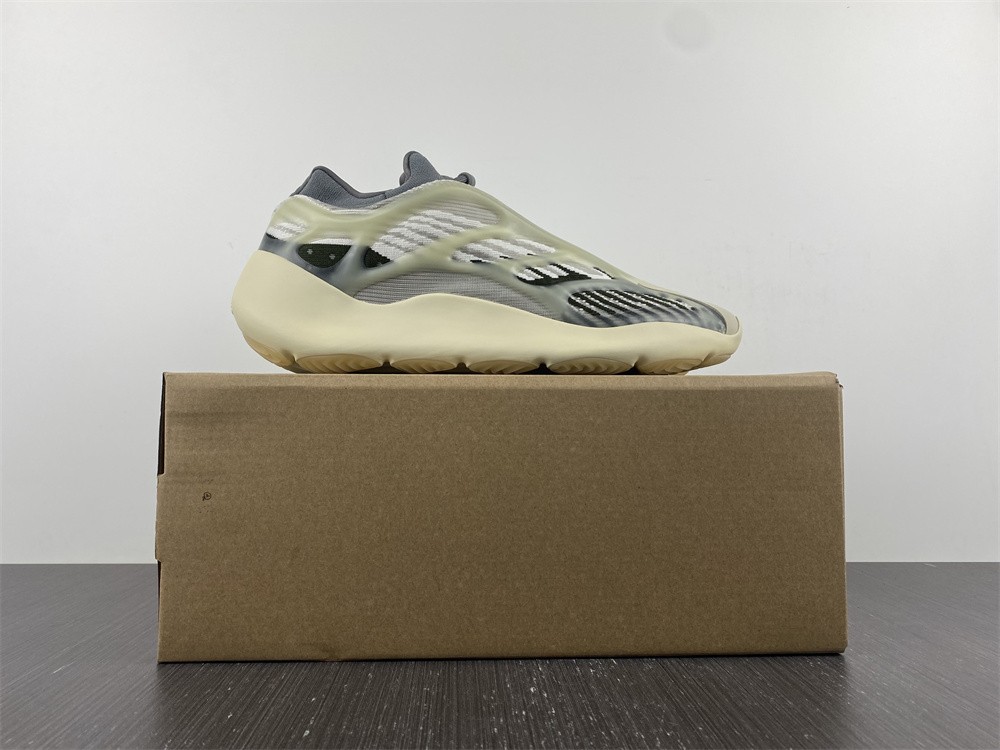adidas Yeezy 700 V3Fade Salt