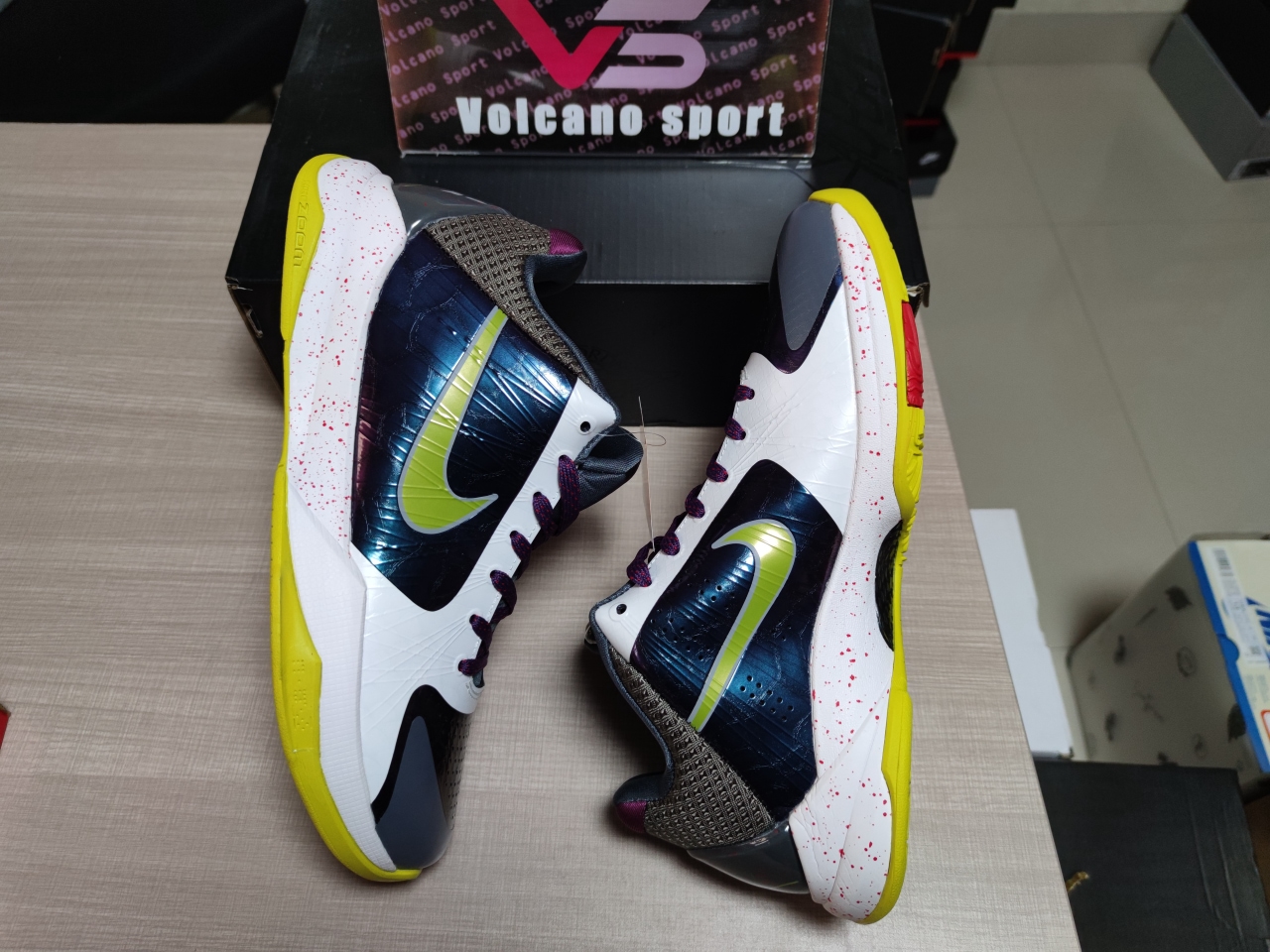 Kobe 6 Protro Grinch CD4991 100