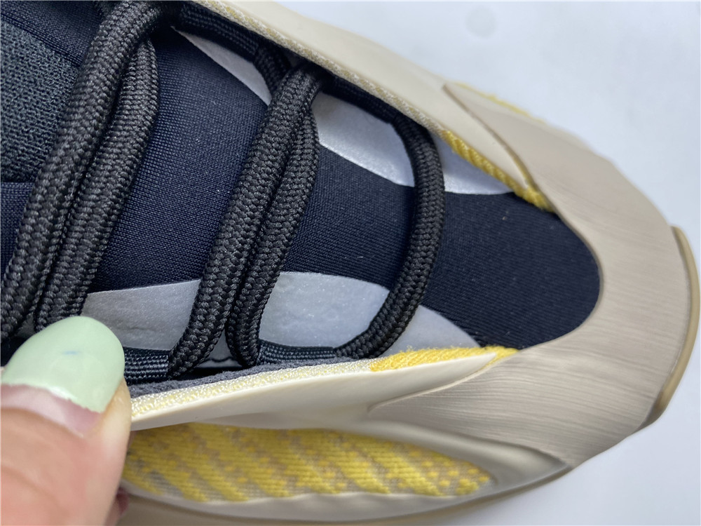 adidas Yeezy 700 V3Safflower