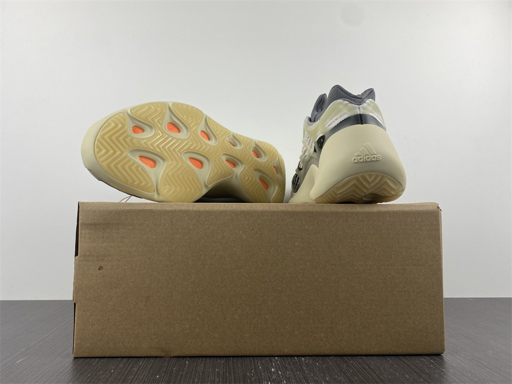 adidas Yeezy 700 V3Fade Salt