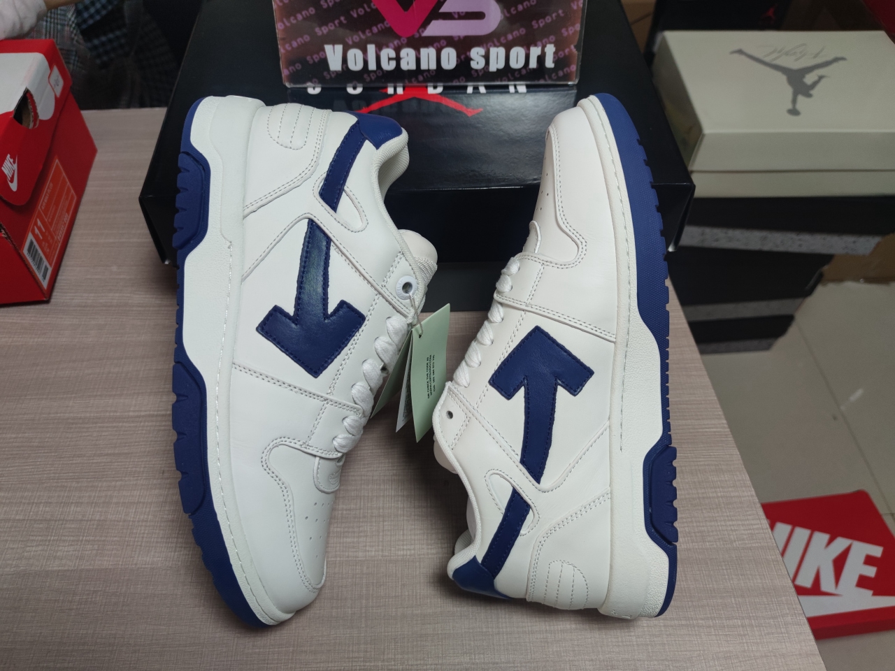 OFF-WHITE Out Of Office OOO Low Tops White White Navy Blue