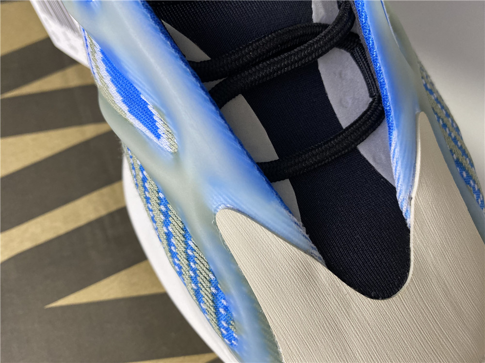 adidas Yeezy 700 V3Arzareth