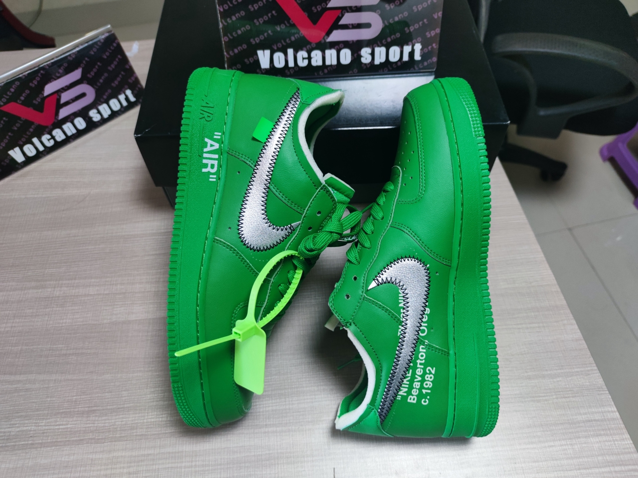 Off-White™ x Air Force 1 Low Light Green Spark DX1419 300