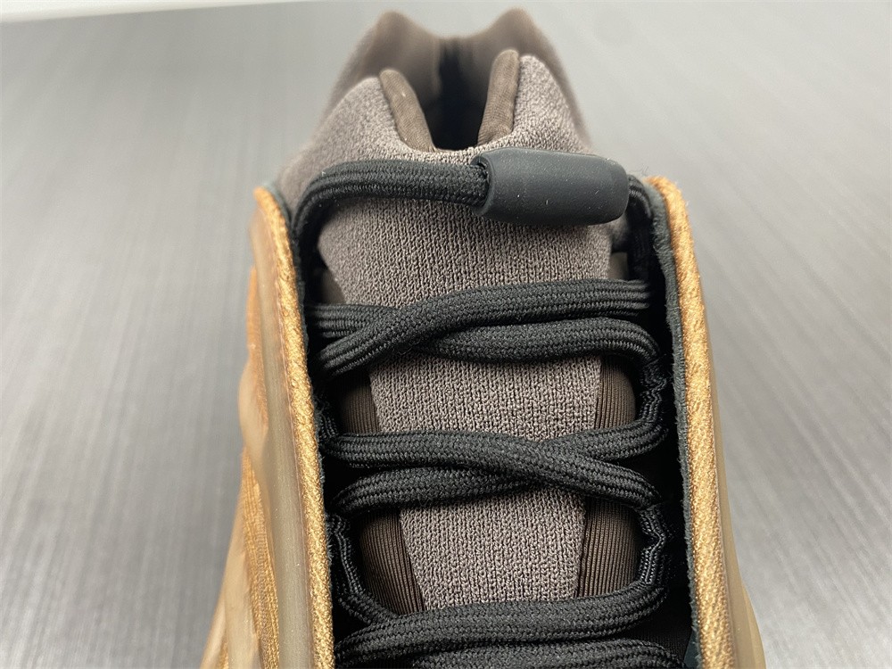adidas Yeezy 700 V3Copper Fade