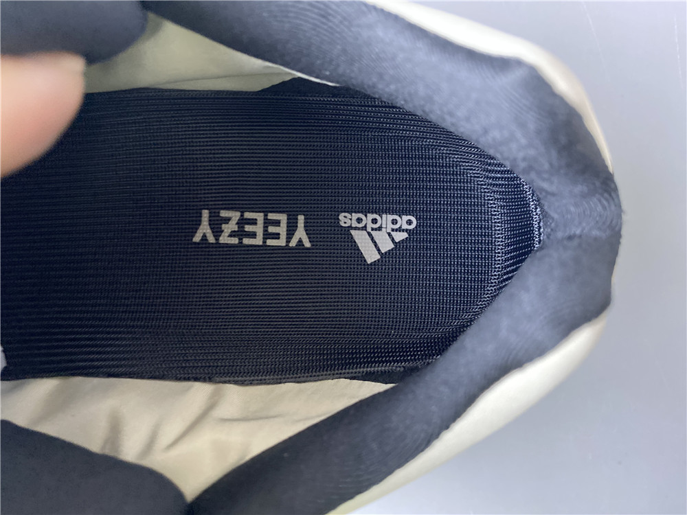 adidas Yeezy Boost 700 MNVNPhosphor