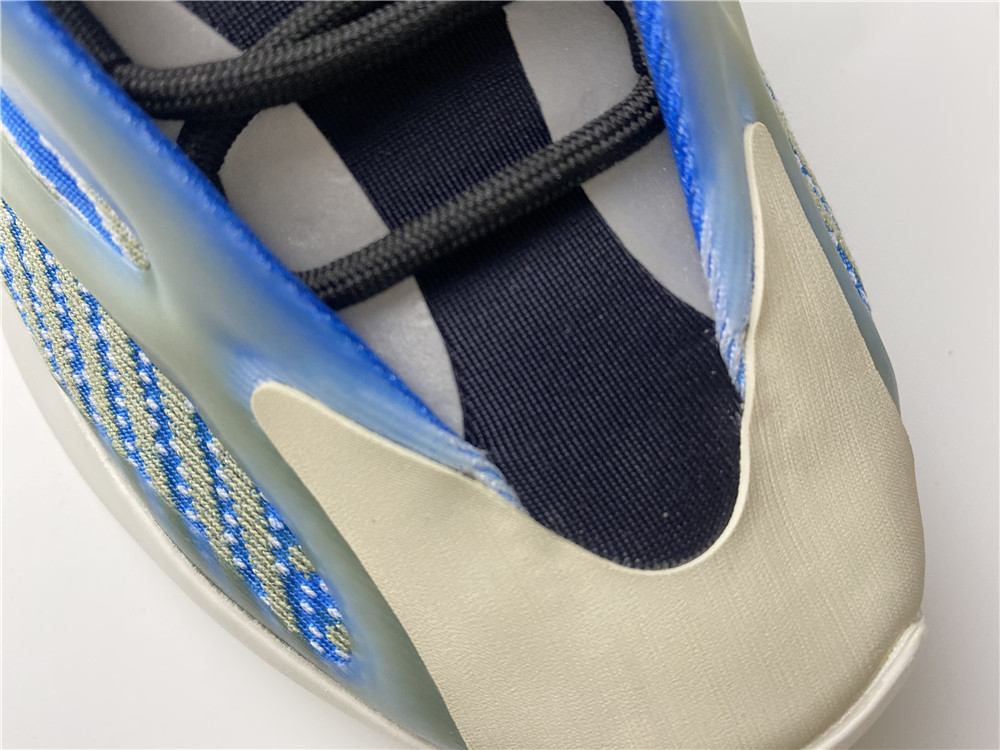 adidas Yeezy 700 V3Arzareth