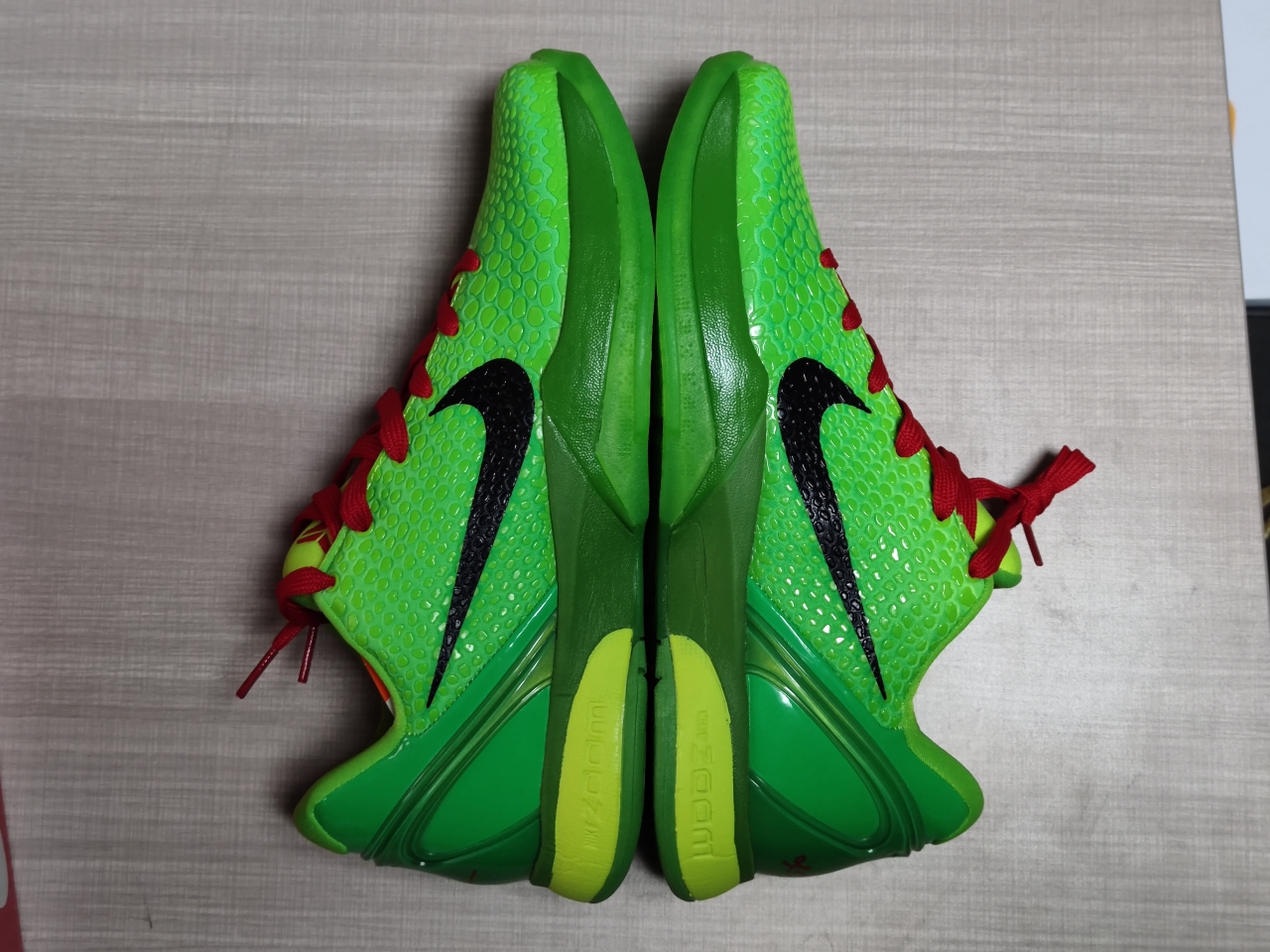 Kobe 6 Protro Grinch CW2190 300