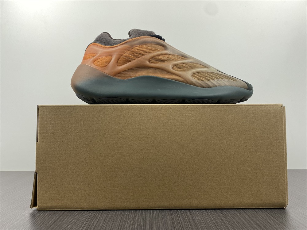 adidas Yeezy 700 V3Copper Fade