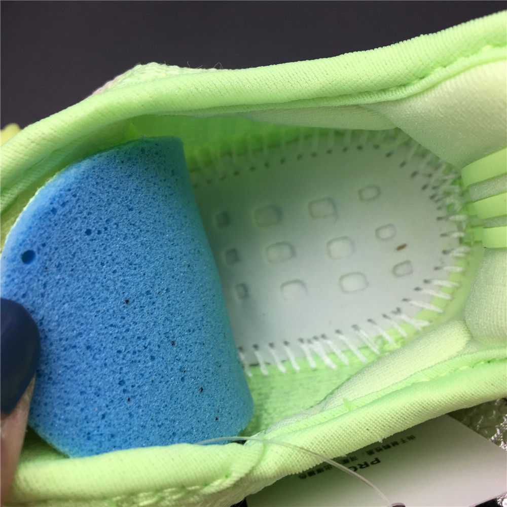 Yeezy Boost 350 V2 Glow (Kids)