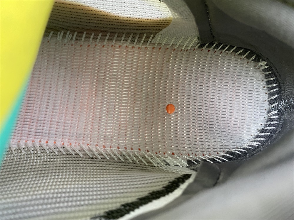 adidas Yeezy 700 V3Fade Salt