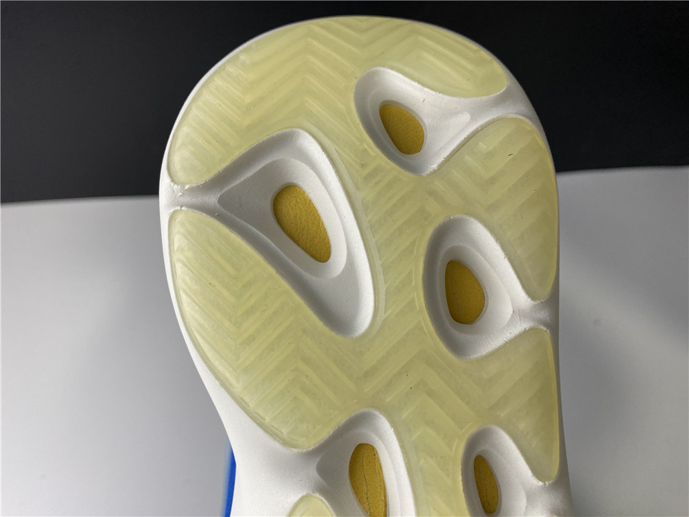 adidas Yeezy 700 V3Arzareth