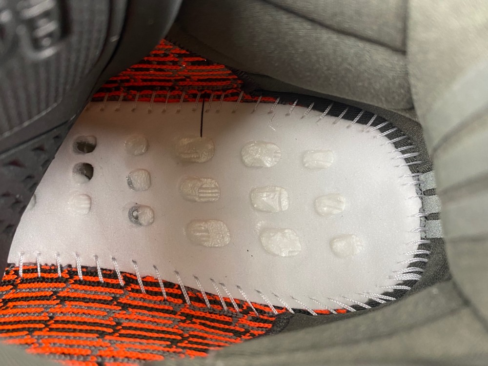 Yeezy Boost 350 V2 Carbon Beluga