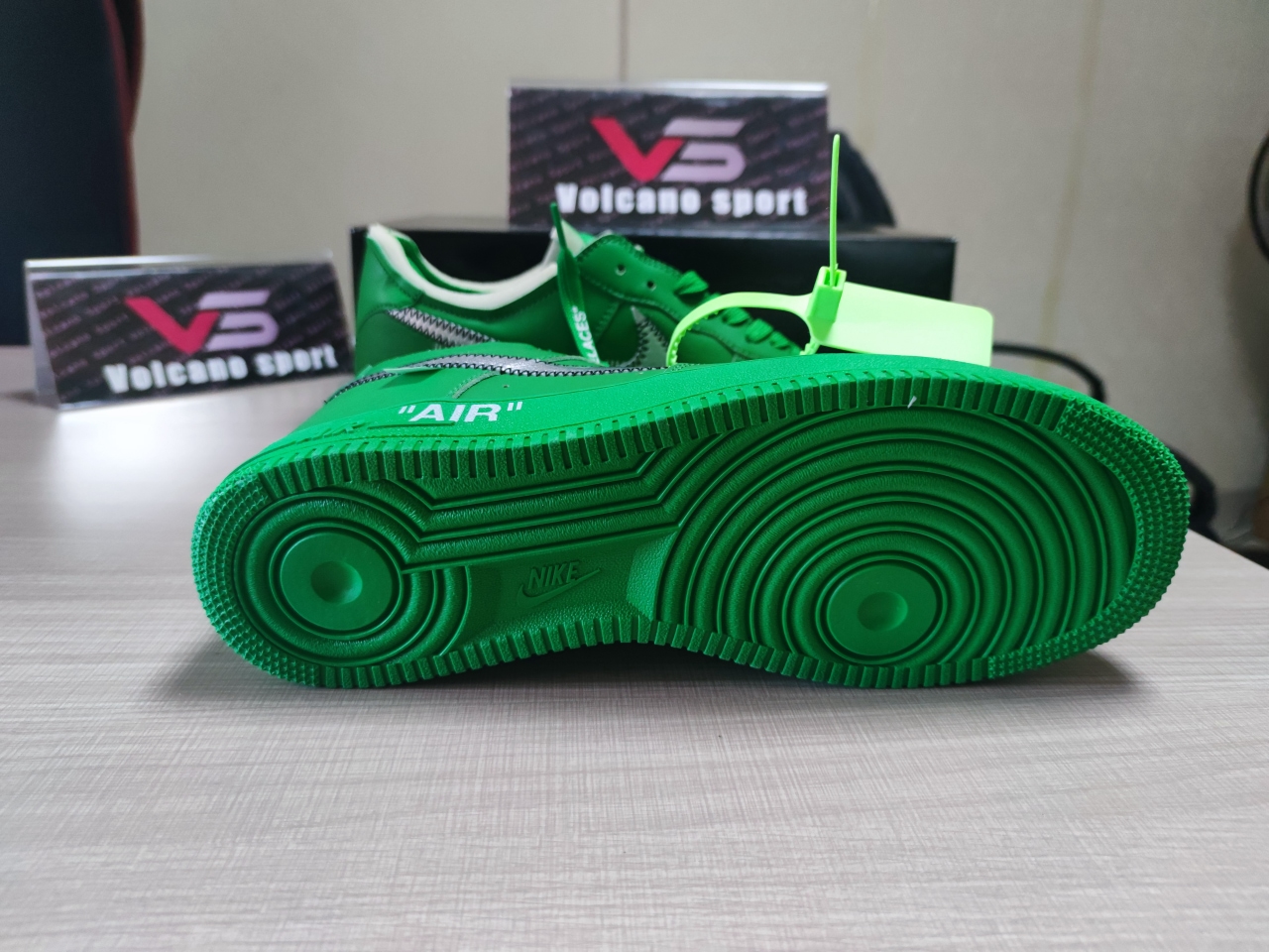 Off-White™ x Air Force 1 Low Light Green Spark DX1419 300