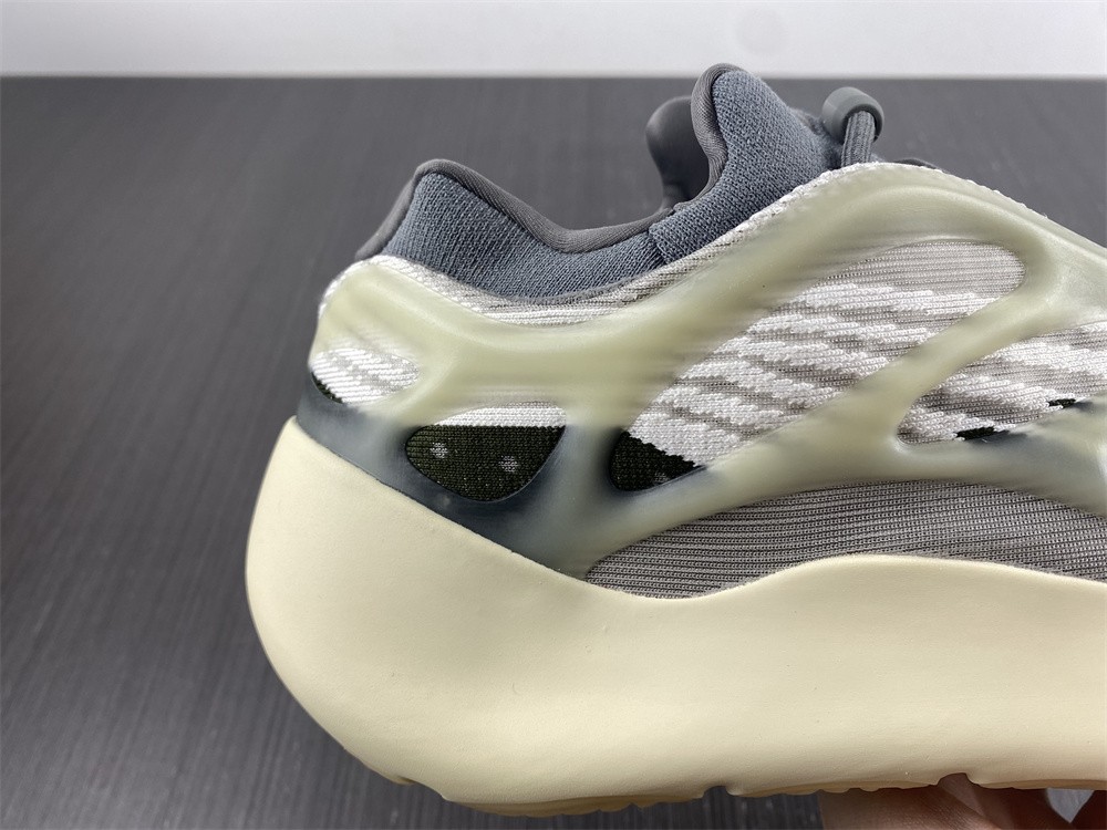 adidas Yeezy 700 V3Fade Salt