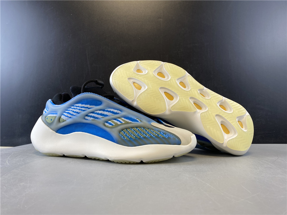 adidas Yeezy 700 V3Arzareth