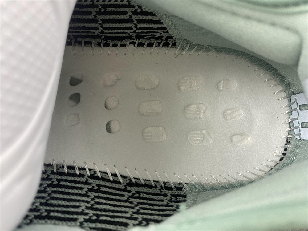 Yeezy Boost 350 V2 Salt