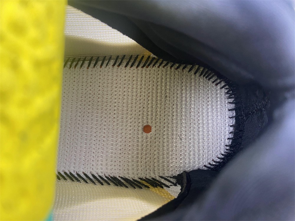 adidas Yeezy 700 V3Mono Safflower