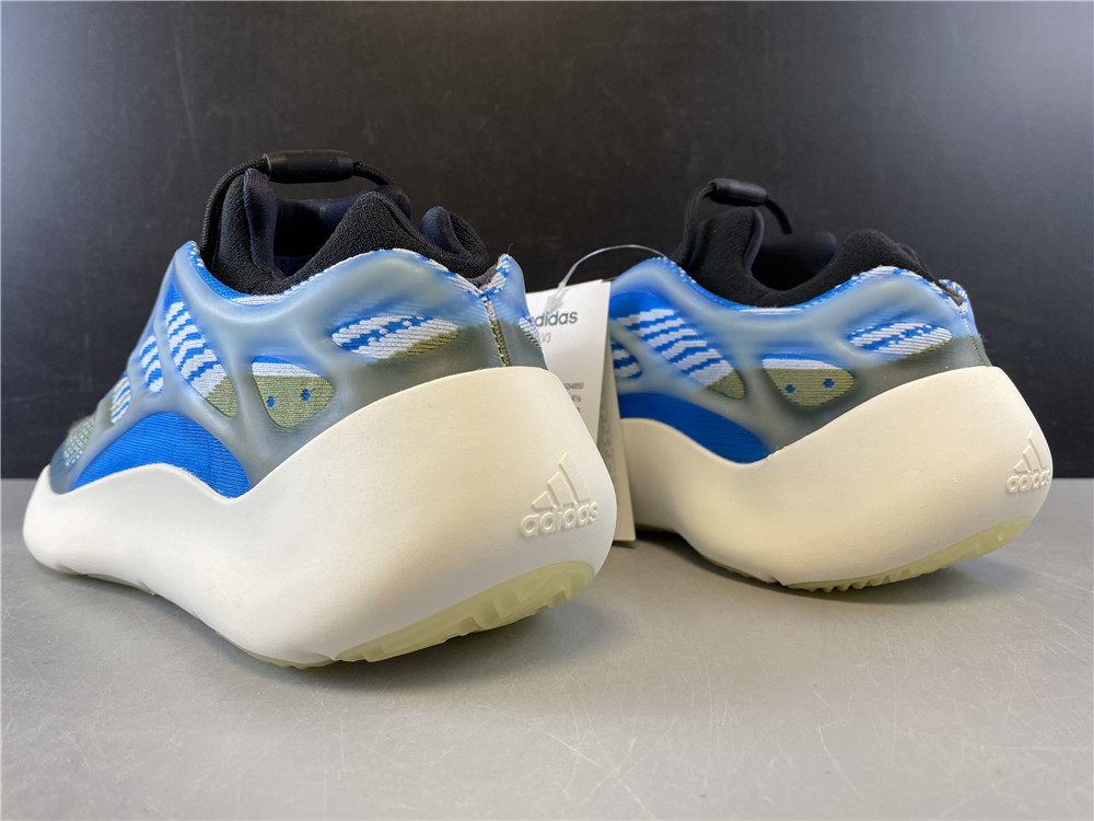 adidas Yeezy 700 V3Arzareth