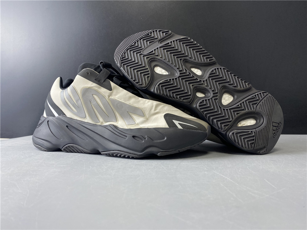 adidas Yeezy Boost 700 MNVNPhosphor