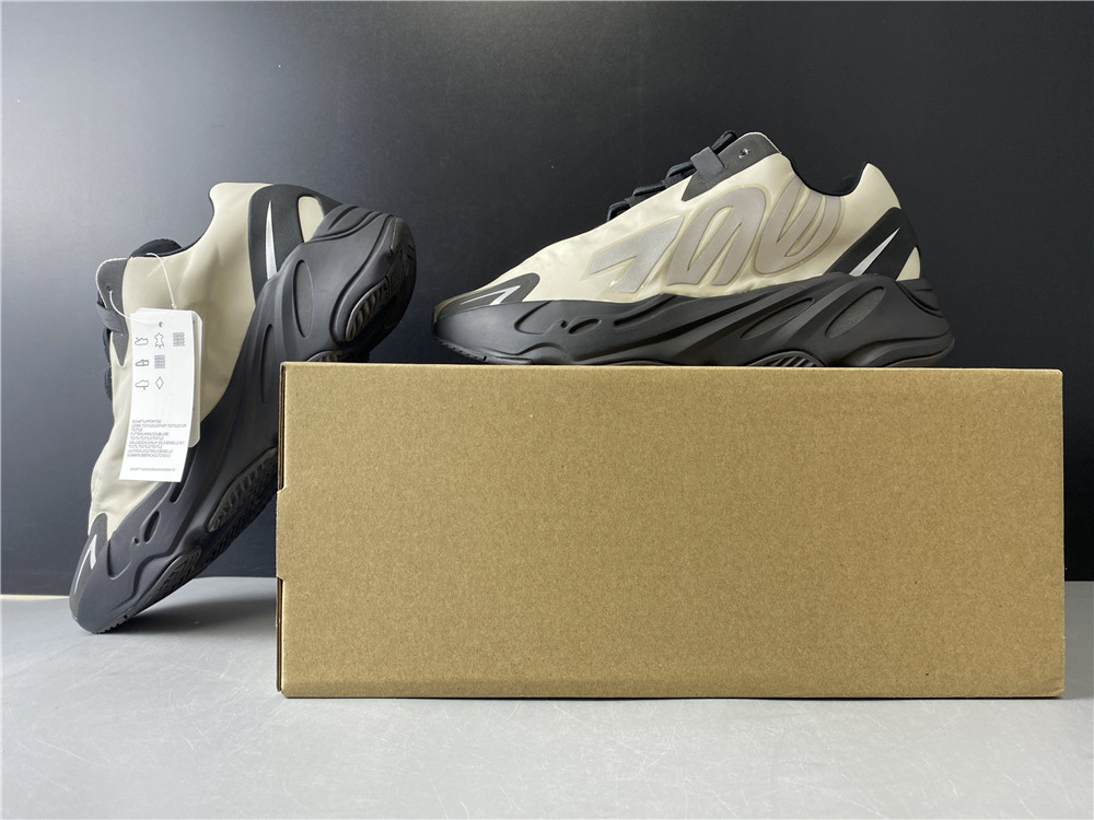 adidas Yeezy Boost 700 MNVNPhosphor