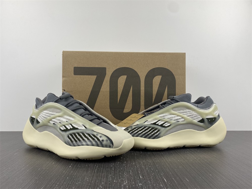 adidas Yeezy 700 V3Fade Salt
