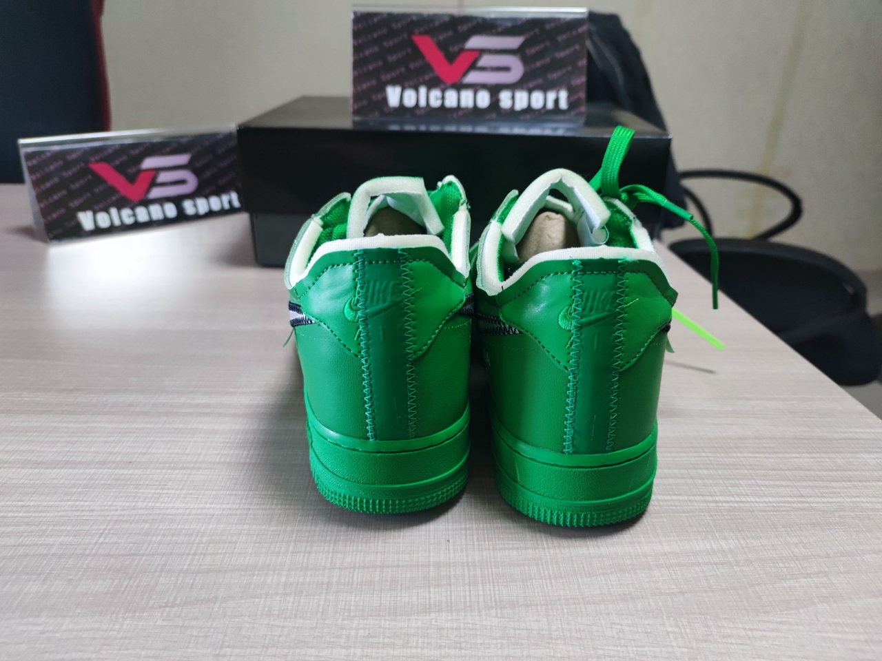 Off-White™ x Air Force 1 Low Light Green Spark DX1419 300