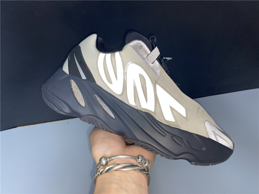 adidas Yeezy Boost 700 MNVNPhosphor