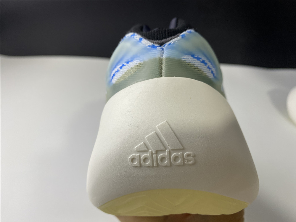 adidas Yeezy 700 V3Arzareth