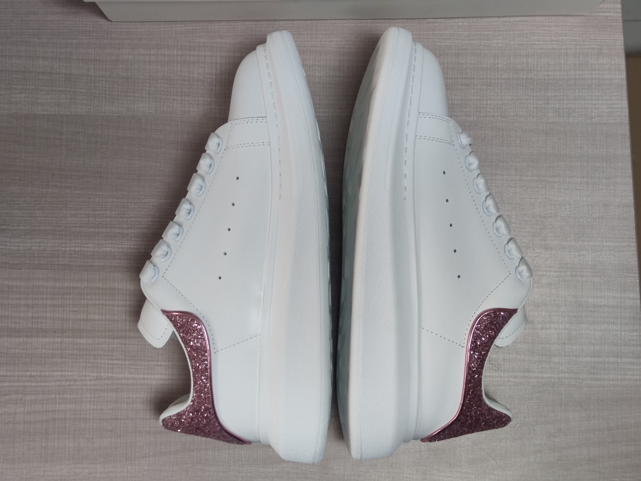 Alexander McQueen Oversized White White Pink Glitter