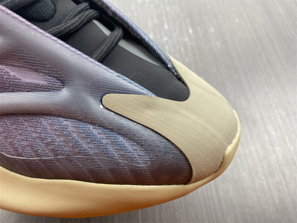 adidas Yeezy 700 V3Fade Carbon